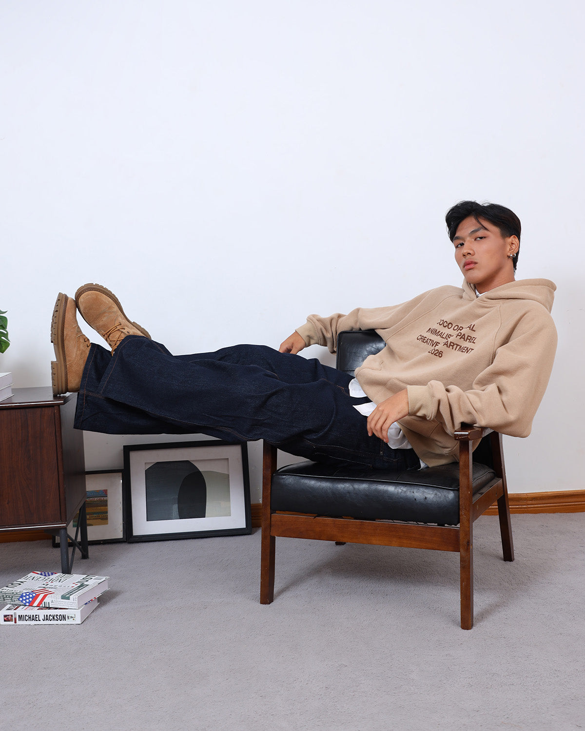 Minimalist Capsule - Lookbook Image 8